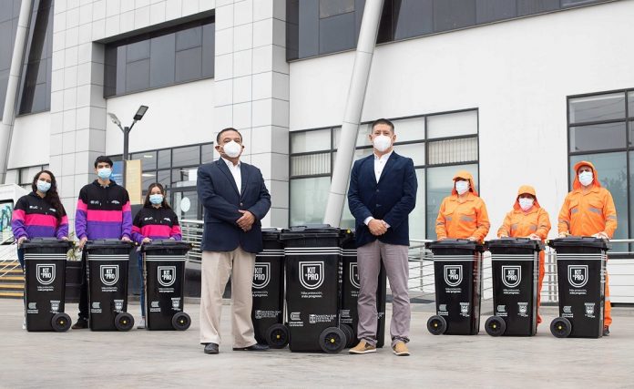 Trabajadores de limpieza pública reciben kit de protección