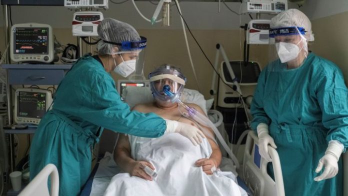 Luchan contra la escasez de oxígeno en hospitales del sur de EE.UU.