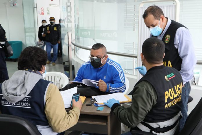 Intervienen a 7 personas por supuestas coimas en Sutran Intervienen a 7 personas por supuestas coimas en Sutran