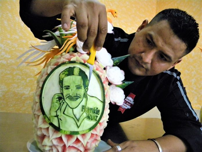 Chef escultor rinde homenaje a Frankie Ruiz