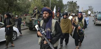 Talibanes matan a ocho supuestos miembros del Estado Islámico