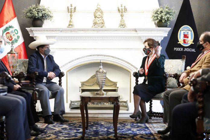 El presidente de la República, Pedro Castillo Terrones, sostuvo una reunión de trabajo con la presidenta del Poder Judicial, Elvia Barrios