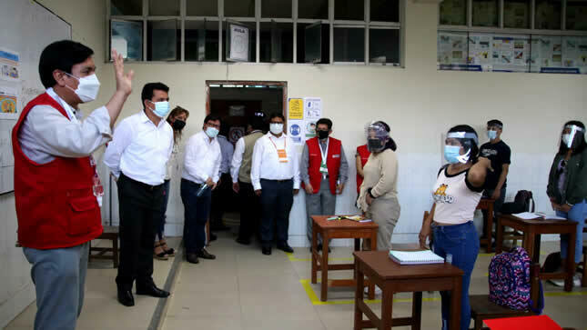 Currículo nacional descentralizado será creado entre Minedu y regiones Currículo nacional descentralizado será creado entre Minedu y regiones