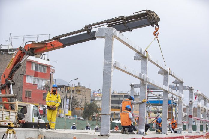 Realizan montaje de estaciones en la ampliación norte del Metropolitano