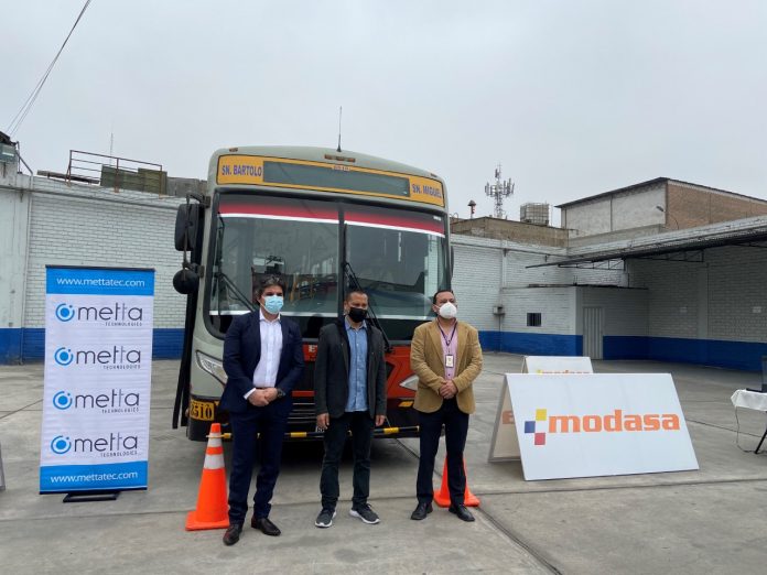 Presentan primer bus anti covid