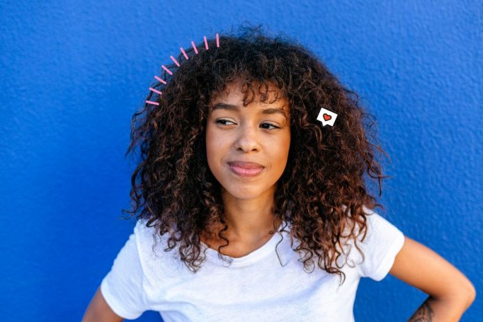 Tips sobre cómo peinar el cabello rizado