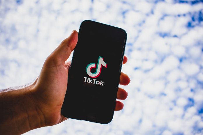 Usuarios pasan más tiempo en Tiktok que en Youtube