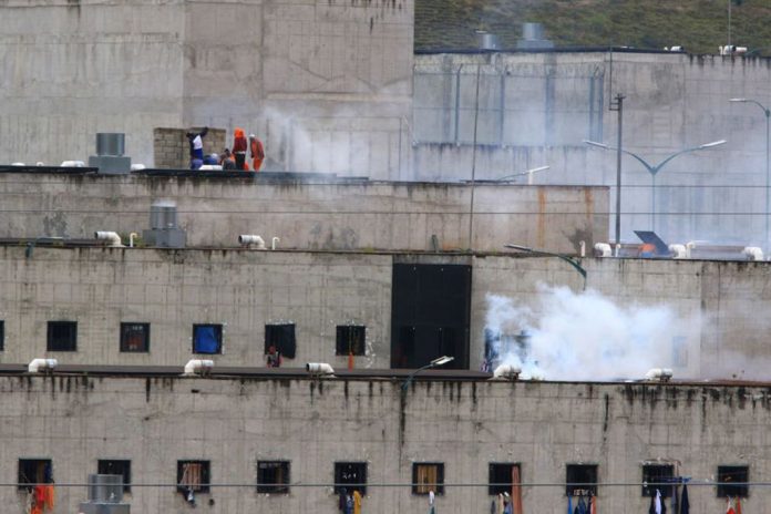 Sangriento enfrentamiento en Centro Penitenciario de Ecuador