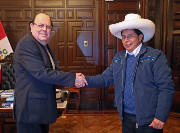 Julio Velarde y Pedro Castillo