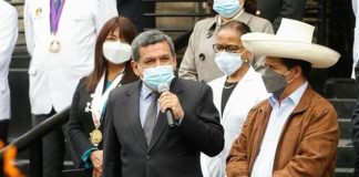 Titular del Minsa resalta trabajo del personal de salud Titular del Minsa resalta trabajo del personal de salud