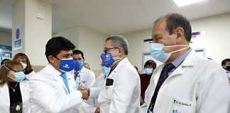 Más de 15 mil médicos de Essalud recibirán tercera dosis Mario Carhuapoma