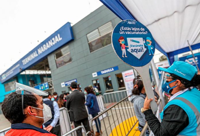 Vacunatorio estación Naranjal del Metropolitano