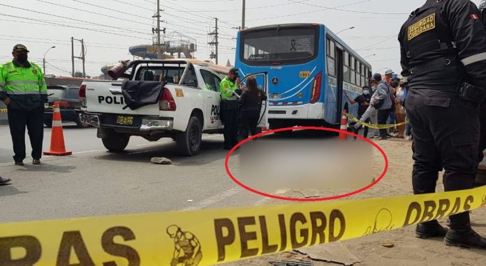 Bus en carrera no se detiene en paradero y jovencita muere tras caída