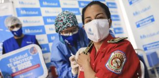 Aplicaron tercera dosis de refuerzo a bomberos