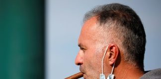 Hombre fumando