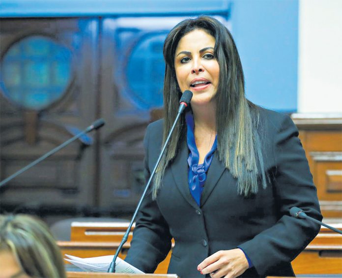 Patricia Chirinos