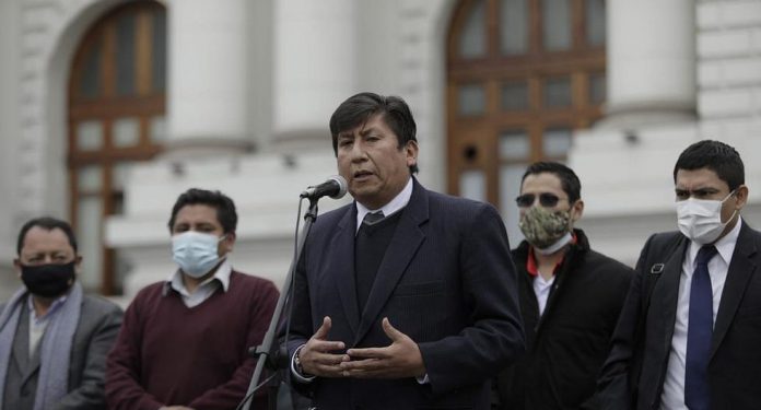 El vocero de Perú Libre, Waldemar Cerrón, excusó nominación de ministros que dimitieron del cargo en los primeros cien días de Gobierno. 