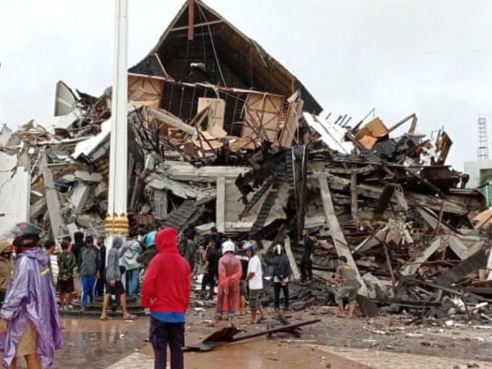 Terremoto de magnitud 7,3 en Indonesia