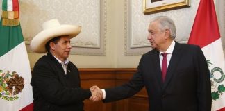 Castillo pide ayuda en México por vacancia