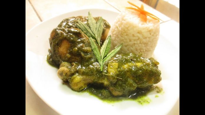 Pollo al huacatay