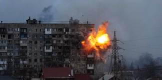 Escuela en Mariúpol es bombardeada por misil ruso
