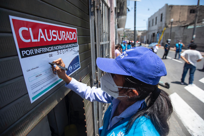 Clausuran local en Jr. Azángaro donde falsificaban documentos