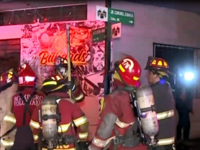 Negocio termina en llamas por explosión de bomba molotov
