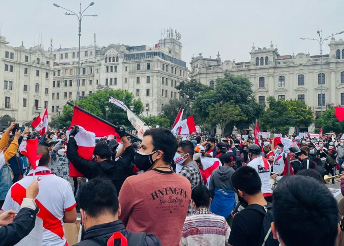 Población indignada exige salida de Pedro Castillo