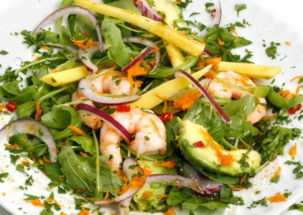 Ensalada fresca con langostinos