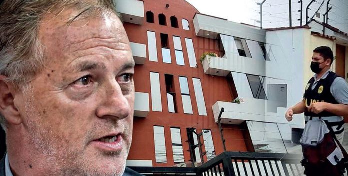 Allanan vivienda de funcionario por presunta extorsión a exalcalde Jorge Muñoz