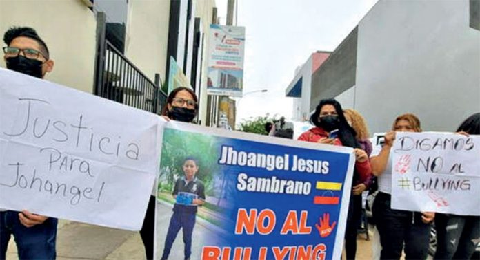 el menor de 11 años de edad de nacionalidad venezolana que presuntamente, es un hecho que se investiga, fue agredido física¬mente por sus compañeros