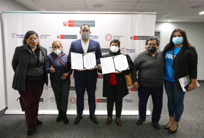 100 mil becas virtuales al MIDIS para capacitar a mujeres emprendedoras