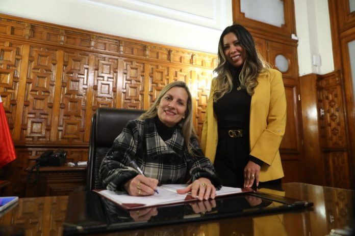 María del Carmen Alva