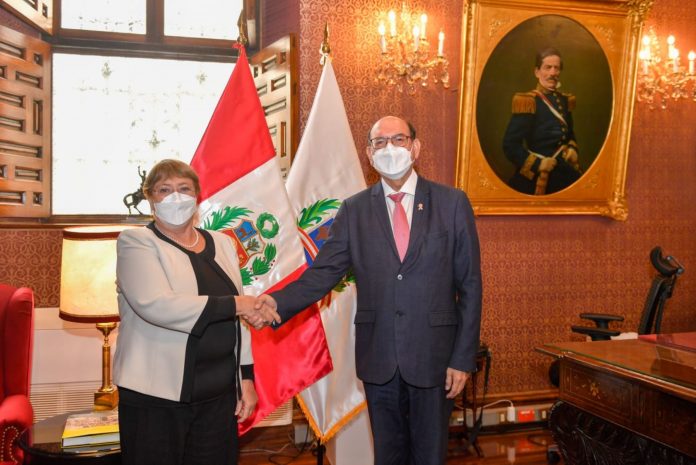 Michelle Bachelet evalúa los derechos humanos en el país