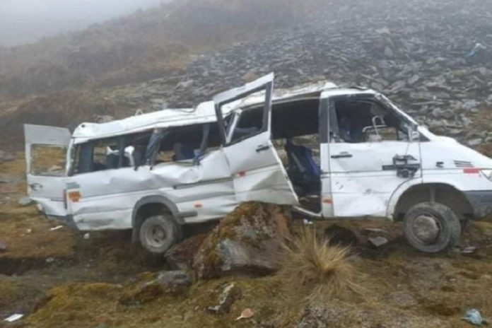 Despiste de minivan deja cuatro muertos y 15 heridos en Cusco