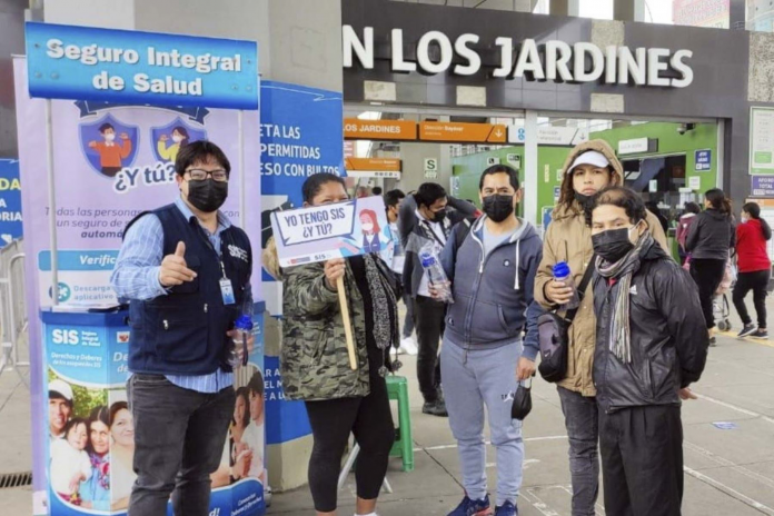 SIS afilia en paraderos de la Línea 1 del Metro de Lima y Metropolitano
