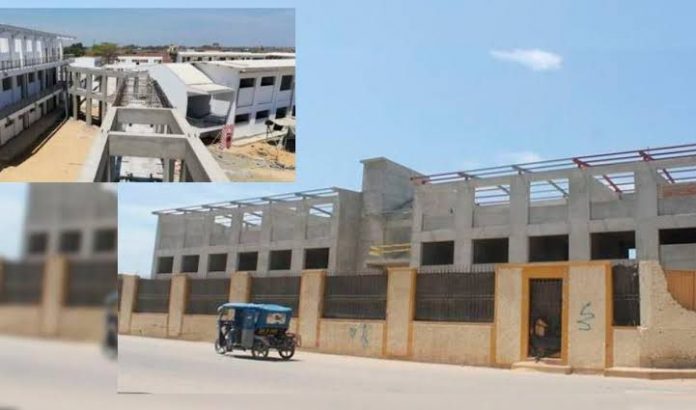 Sullaneros se movilizan exigiendo reconstrucción de colegio Salaverry
