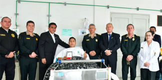 Ministro condecoró a valeroso policía que se enfrentó a tres delincuentes Ministro condecoró a valeroso policía que se enfrentó a tres delincuentes
