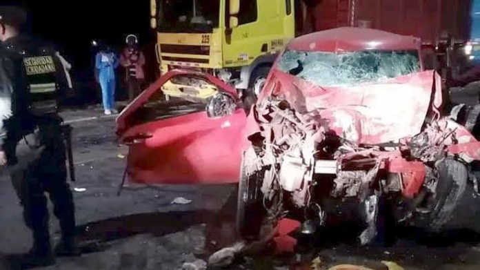 Choque entre tráiler y un auto deja un muerto en Urcos