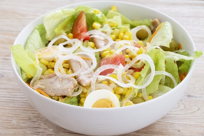 Ensalada mixta peruana