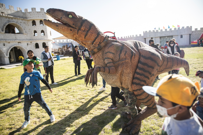Halloween Dinofantástico semana monstruosa con dinosaurios gigantes