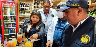 Incautan licor con alto contenido de metanol en Ate