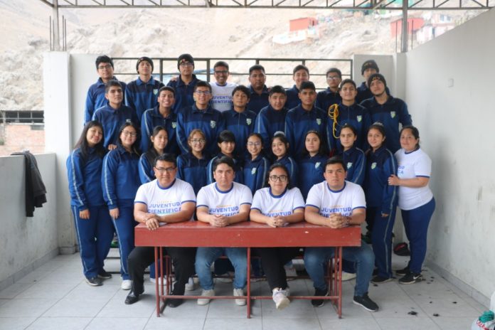 Promoción completa de adolescentes ingresa a Universidad San Marcos