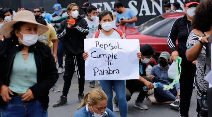 Pescadores afectados por el derrame de petróleo marcharon hacia el Congreso