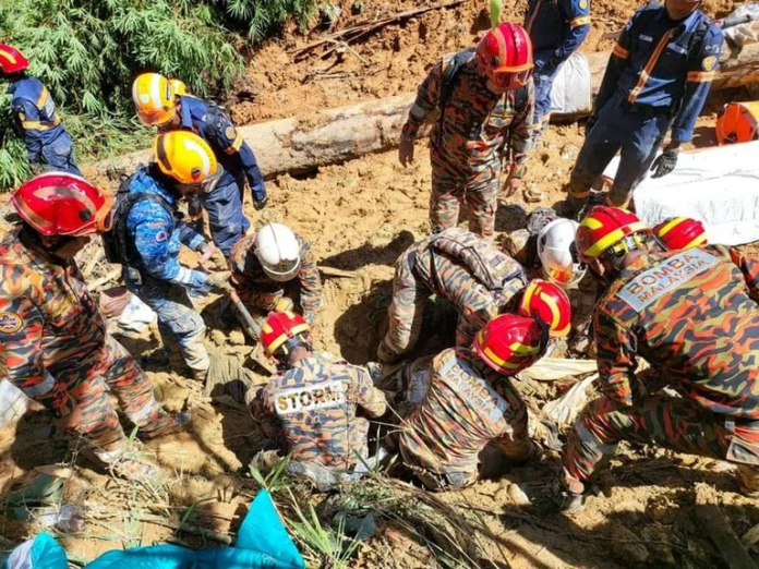 Cerca de 30 muertos dejó un alud de tierra en un campo turístico de Malasia