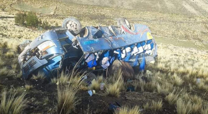 Despiste de bus deja al menos seis muertos en Cusco