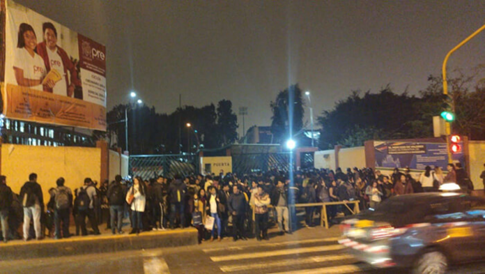 Estudiantes toman las instalaciones de la universidad San Marcos