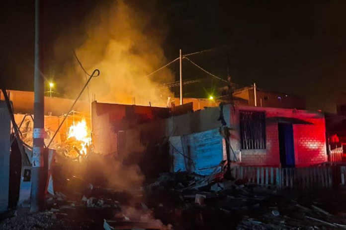 Explosión en fábrica clandestina de pirotécnicos deja 2 muertos y al menos 11 heridos