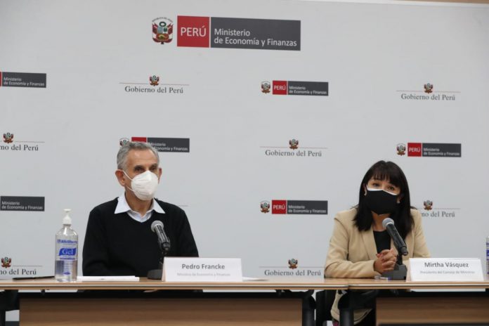 Pedro Francke y Mirtha Vásquez