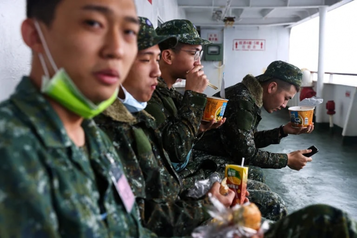 Taiwán amplió servicio militar obligatorio a un año ante la amenaza de China